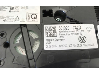 Панель приборов 5G1920742D   Volkswagen Golf VII       