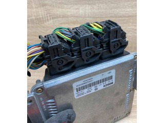 Блок управления двигателем Блок управления 8200065996, 0281010441 Volvo S40, V40