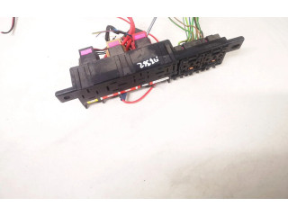 Блок предохранителей 8l0941822 Volkswagen Golf IV