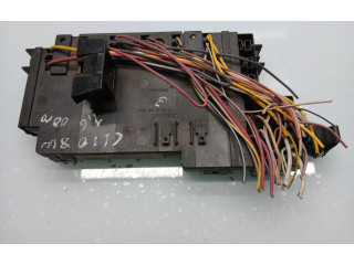 Блок предохранителей P8200031557, 3002760 Renault Clio II