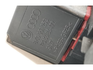 Блок предохранителей 8K0951253 Audi A3 S3 8P