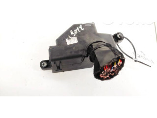 Pojistková skříňka Volkswagen Tiguan 2005