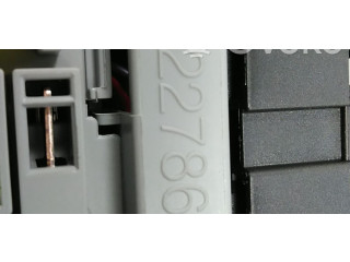 Pojistková skříňka 13222786 Opel Cascada 2014