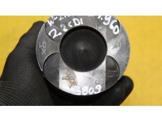 Píst    Mercedes-Benz E W210     