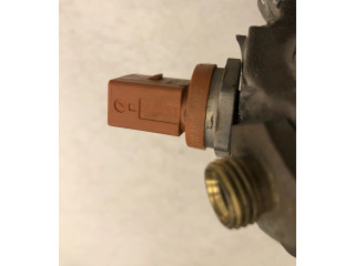 Топливная рампа 06J906051D Volkswagen Golf VI для двигателя CAXA