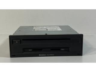 Радио/ проигрыватель CD/DVD / навигация