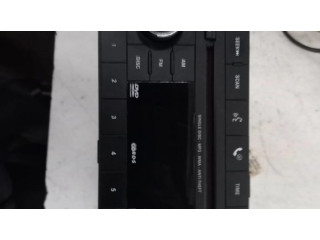 Радио/ проигрыватель CD/DVD / навигация