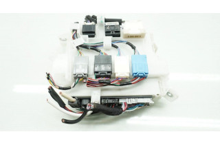 Блок предохранителей 89221-52B50, 89221-52B50 Lexus LBX