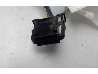 Зеркало электрическое Skoda Fabia Mk3 (NJ) 2015 - 2021 года