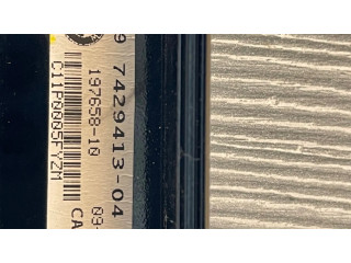 Другая деталь отделки пере́дней дверей