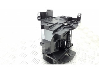 Другая деталь отсека двигателя