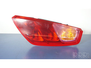 Задний фонарь в кузове