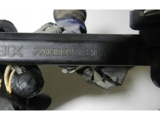 Топливная рампа 7700868573D   Renault Clio II  