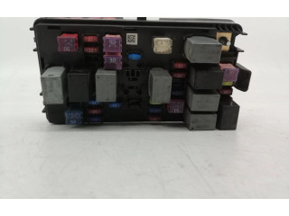 Блок предохранителей 96867123 Chevrolet Astra