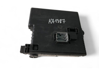 Блок предохранителей 30728512 Volvo V70