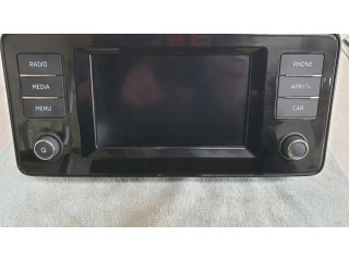 Радио/ проигрыватель CD/DVD / навигация