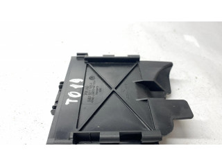 Крышка блока предохранителей 5Q0927165F Audi Q3 F3