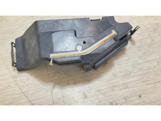 Другая деталь отсека двигателя