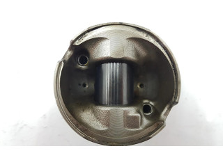 Píst 11257810825, 7810825 BMW 1 E81 E87 pro naftový motor 2.0