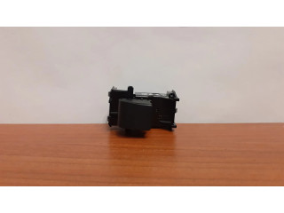 Кнопка крюка в багажнике