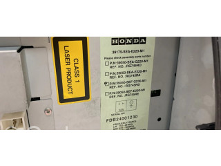 Радио/ проигрыватель CD/DVD / навигация