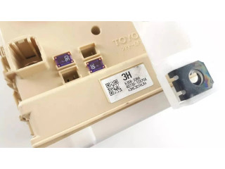 Блок комфорта 89221-02331, 82730-12X70A   Toyota Auris 150   