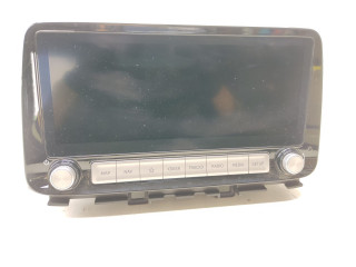 Радио/ проигрыватель CD/DVD / навигация