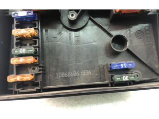 Блок предохранителей  1K0937125A   Volkswagen Touran I    