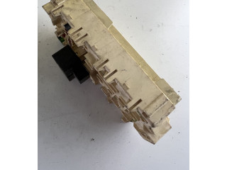 Pojistková skříňka Mitsubishi Pajero 2003