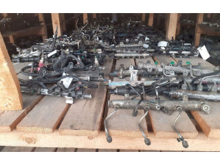 Топливная рампа 03E133320A   Skoda Fabia Mk1 (6Y)  