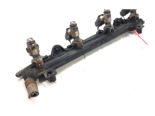 Топливная рампа 036971824D   Skoda Roomster (5J)  