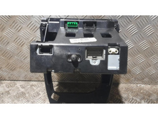 Радио/ проигрыватель CD/DVD / навигация