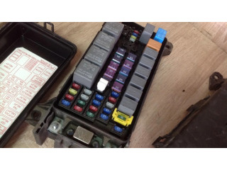 Блок предохранителей 911613E011   KIA Sorento    