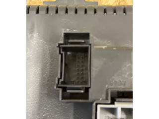 Блок предохранителей 30728512, 05W195   Volvo S60    