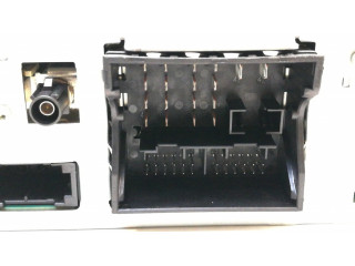 Радио/ проигрыватель CD/DVD / навигация