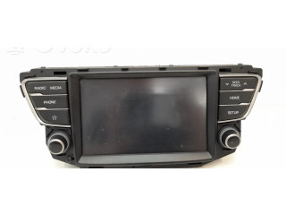 Радио/ проигрыватель CD/DVD / навигация