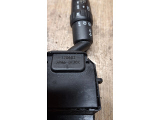 Ручка стеклоочистителей 17d682 Volkswagen Golf IV