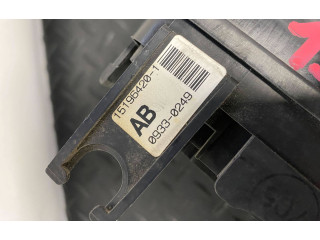 Блок предохранителей  151964201   Chevrolet TrailBlazer    