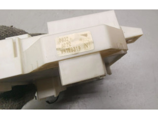 Блок предохранителей MN108319 Mitsubishi Colt