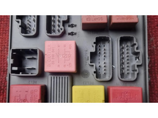 Pojistková skříňka 8200447438, 8200004201E Renault Laguna II 2003