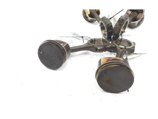  Поршень с шатуном D4F (732) – F421004 69L23  Dacia Sandero  