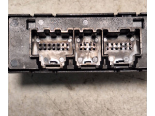 Блок предохранителей  13308135, 12770267   Opel Insignia A    