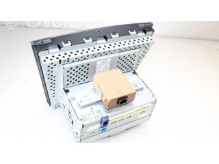 Радио/ проигрыватель CD/DVD / навигация