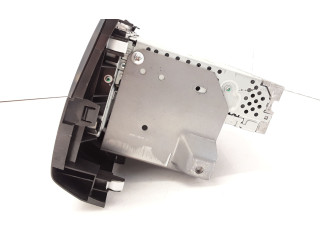 Радио/ проигрыватель CD/DVD / навигация