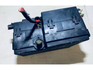 Ящик предохранителей (комплект) 8688040, 518818000   Volvo V50