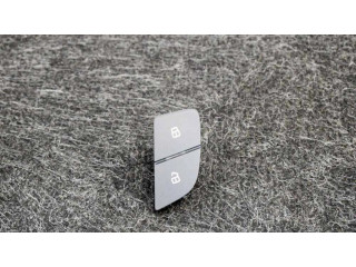 Кнопка крюка в багажнике