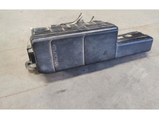   Pojistková skříňka    Toyota Carina T190 