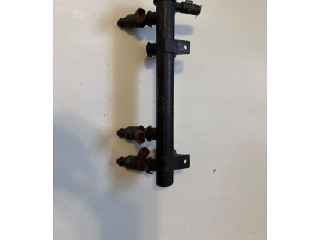 Топливная рампа 047133321J Skoda Fabia Mk1 (6Y)