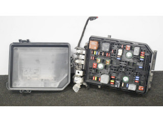 Блок предохранителей 39040849, 39019198 Opel Astra K