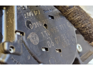 Моторчик заднего дворника 1T0955711C, 060731    Volkswagen Caddy